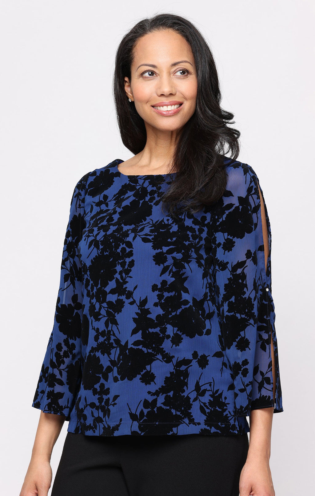 3/4 Sleeve Flocked Yoryu Blouse With Split Sleeve Detail
