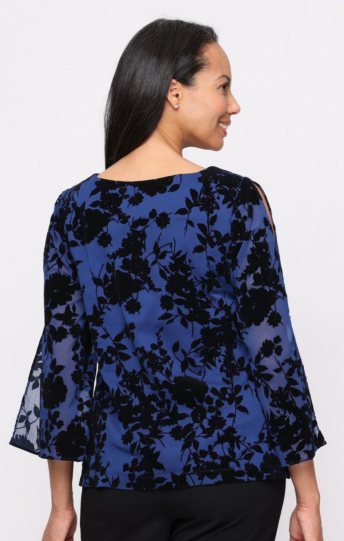 3/4 Sleeve Flocked Yoryu Blouse With Split Sleeve Detail
